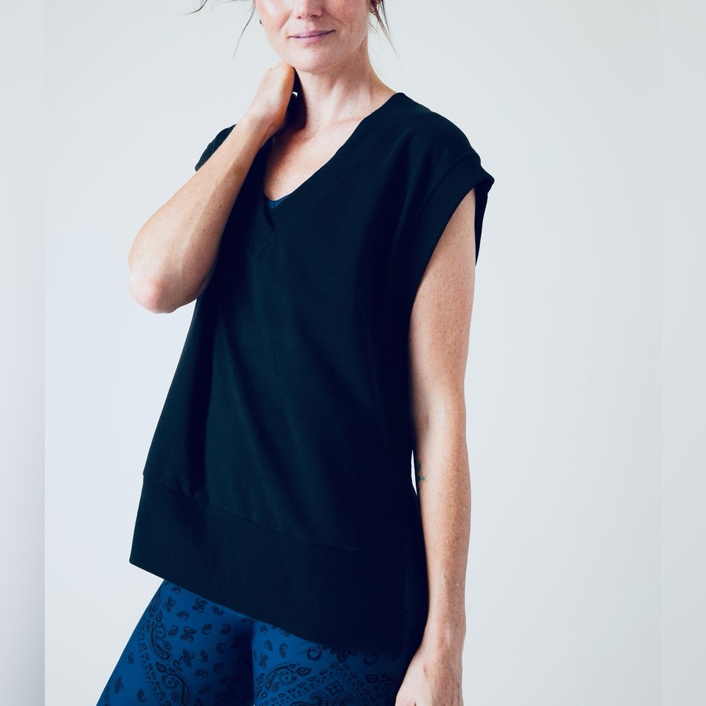 ATHLETA Retroterry V Neck Dark Blue Women’s Sleeveless Sweatshirt Size M NEW